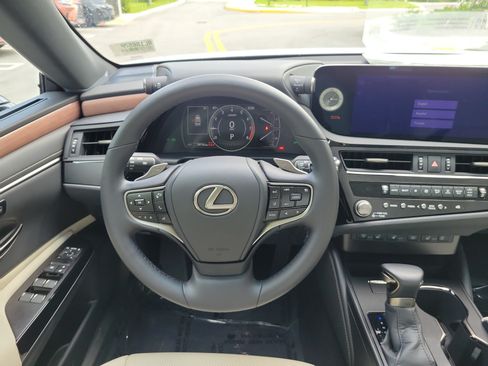 Used 2025 Lexus ES 350 w/ Premium Package FWD image 15