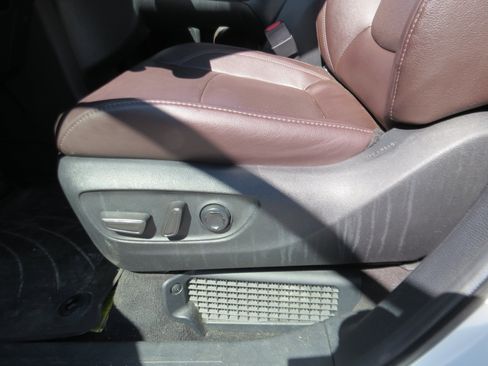 Used 2024 Toyota Sienna Platinum image 18