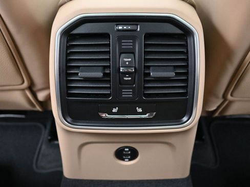 New 2026 Porsche Macan image 8