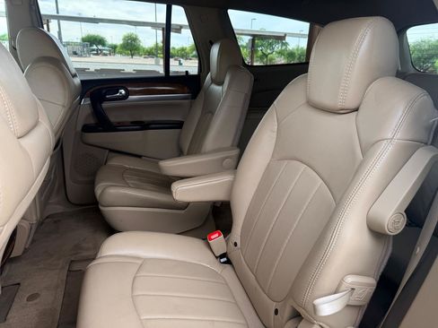 Used 2008 Buick Enclave CXL w/ Entertainment Package #3 FWD image 10