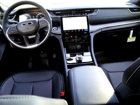 New 2025 Jeep Grand Cherokee Limited image 27