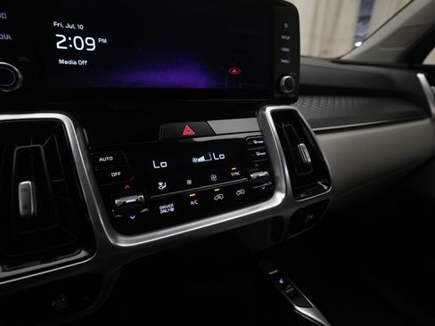 Used 2022 Kia Sorento SX AWD/4WD image 21