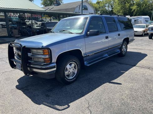 Used 1995 Chevrolet Suburban 4WD image 2