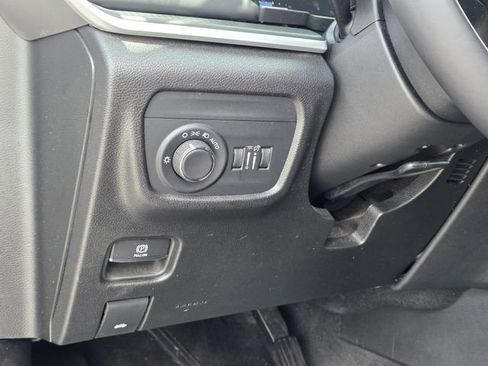 Used 2023 Jeep Grand Cherokee Altitude RWD image 18