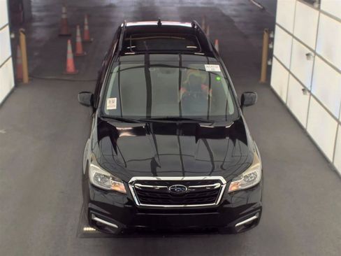 Used 2017 Subaru Forester 2.5i Premium AWD/4WD image 2