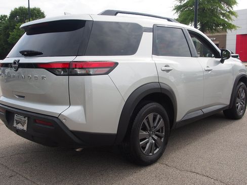 Used 2025 Nissan Pathfinder SV FWD image 7