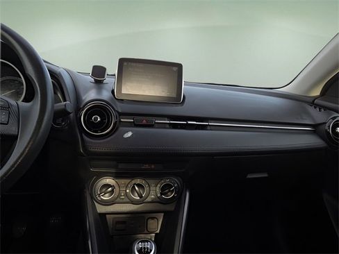 Used 2017 Toyota Yaris iA image 11