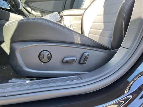 Used 2025 Volkswagen Jetta SE image 23