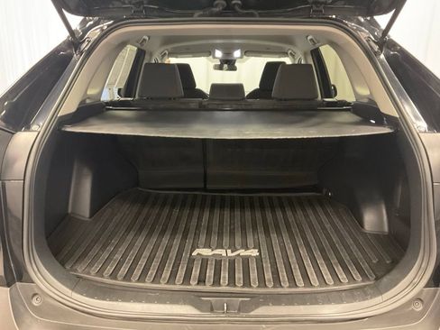 Used 2023 Toyota RAV4 LE AWD/4WD image 8