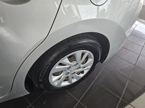 Used 2017 Hyundai Elantra SE image 27