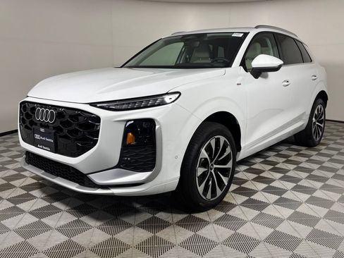 New 2026 Audi Q3 quattro 2.0T AWD/4WD image 3