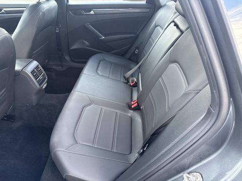 Certified 2022 Volkswagen Passat 2.0T R-Line image 15