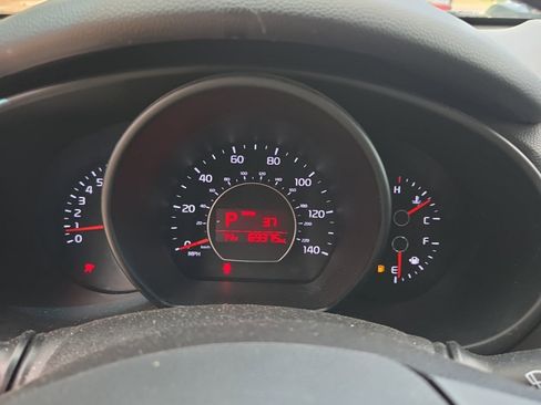 Used 2019 Kia Soul + FWD image 11