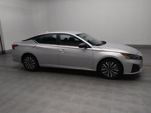 Used 2024 Nissan Altima 2.5 SV image 11