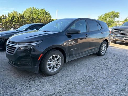 Used 2024 Chevrolet Equinox LS w/ LS Convenience Package FWD image 3