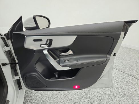 Used 2023 Mercedes-Benz CLA 250 image 21