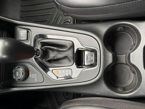 Used 2022 Jeep Cherokee Limited AWD/4WD image 44