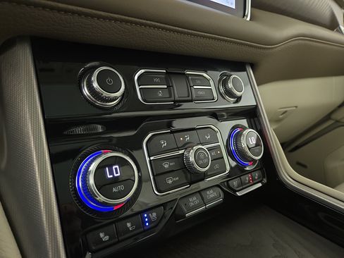 Certified 2024 GMC Yukon Denali AWD/4WD image 29