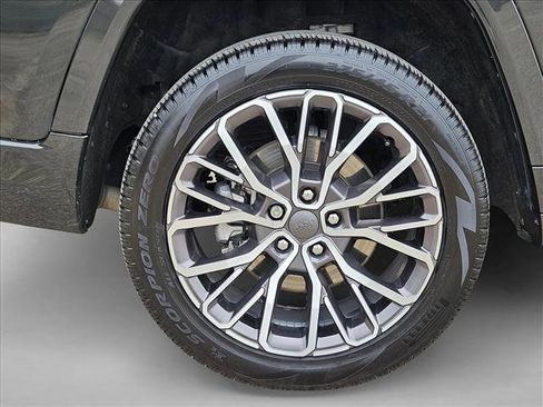 Used 2023 Jeep Grand Cherokee L Summit image 25