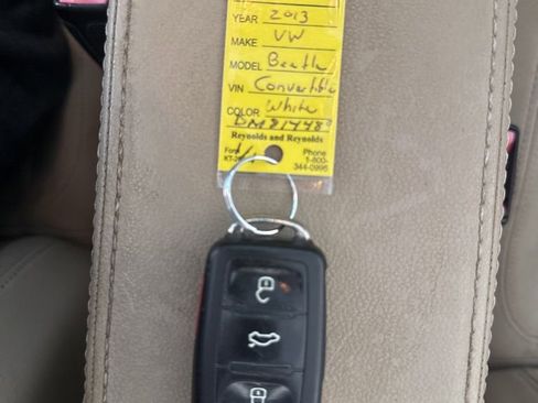 Used 2013 Volkswagen Beetle 2.0T image 19