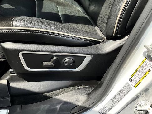 Used 2022 RAM 1500 Laramie AWD/4WD image 15
