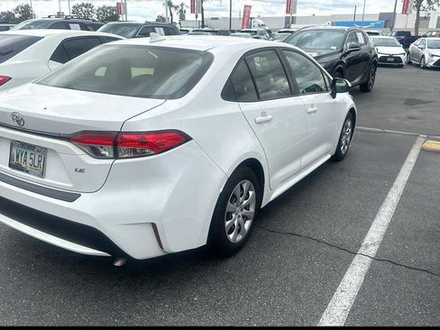 Used 2022 Toyota Corolla LE FWD image 2