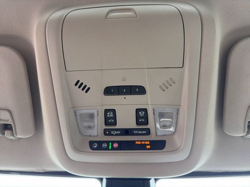 Used 2018 GMC Acadia Denali w/ Technology Package AWD/4WD image 21