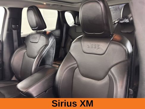 Used 2022 Jeep Cherokee Limited image 11