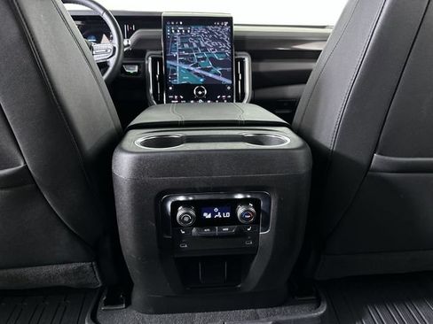 Used 2025 GMC Yukon Elevation AWD/4WD image 22