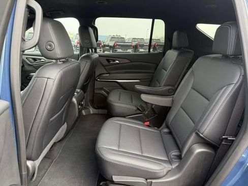 Used 2025 Chevrolet Traverse LT AWD/4WD image 13