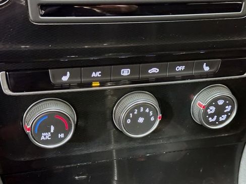 Used 2017 Volkswagen GTI SE image 15