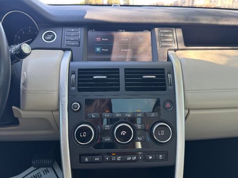 Used 2018 Land Rover Discovery Sport HSE Luxury image 19