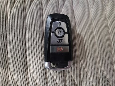 Used 2021 Ford Explorer XLT image 32