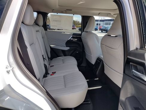 New 2026 Mitsubishi Outlander SEL AWD/4WD image 11