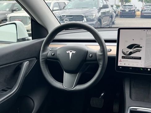 Used 2021 Tesla Model Y Long Range AWD/4WD image 13