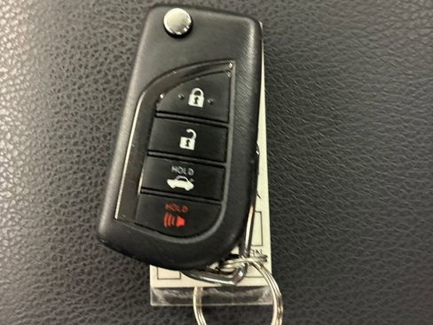 Used 2024 Toyota Camry SE image 32