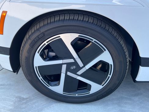 New 2026 Hyundai Ioniq 9 Calligraphy image 11