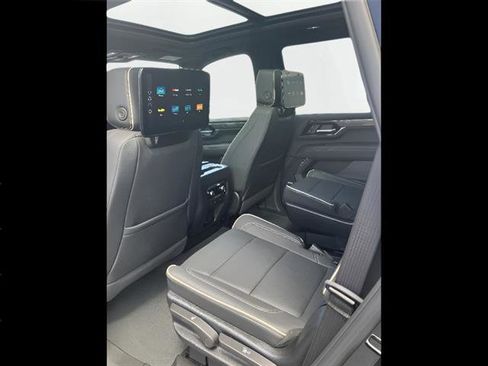 Used 2025 GMC Yukon Elevation w/ Elevation Premium Package AWD/4WD image 10