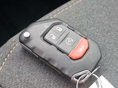 Used 2024 Jeep Wrangler Unlimited image 35