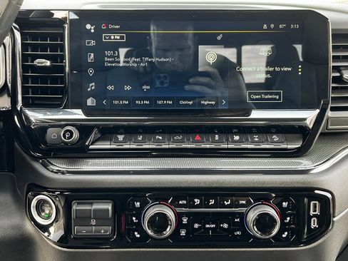 Used 2024 Chevrolet Silverado 2500 ZR2 w/ Technology Package image 26