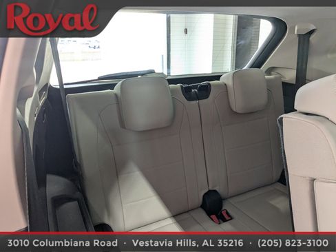 Used 2020 Volkswagen Tiguan SEL image 12