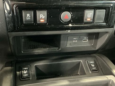Used 2024 Nissan Titan SV w/ SV Bronze Edition Package image 8