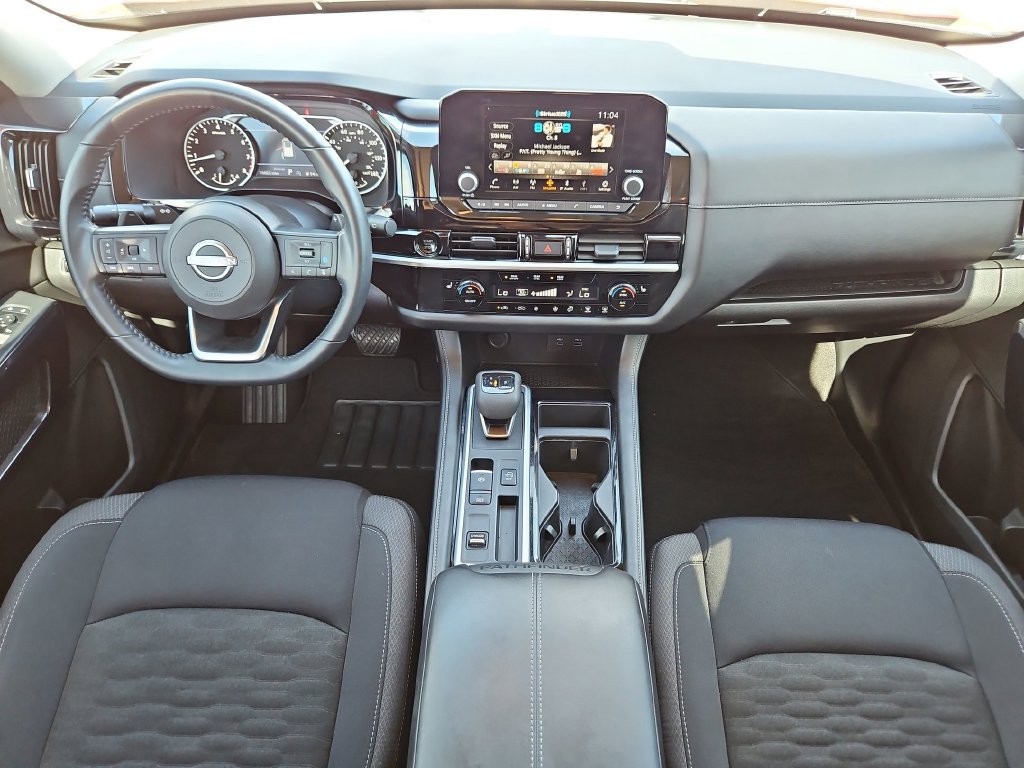 Used 2025 Nissan Pathfinder SV w/ SV Premium Package FWD image 14