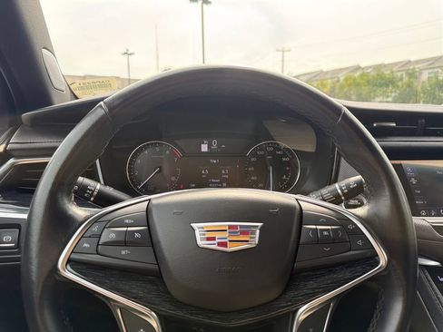 Certified 2023 Cadillac XT5 Premium Luxury AWD/4WD image 5