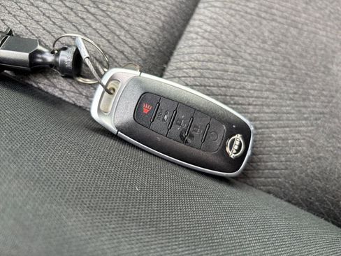 Used 2025 Nissan Rogue SV FWD image 27