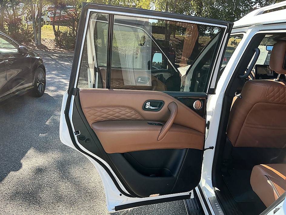 Used 2022 INFINITI QX80 Sensory w/ Cargo Package AWD/4WD image 23