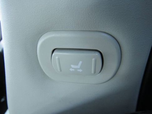 Used 2010 INFINITI G37 Convertible w/ Premium Pkg image 21