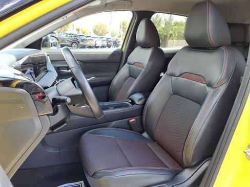 Certified 2025 Nissan Kicks SR image 5