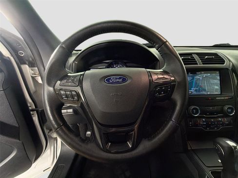 Used 2019 Ford Explorer XLT w/ Equipment Group 202A AWD/4WD image 11