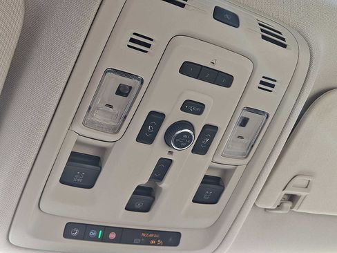 Used 2023 GMC Yukon XL Denali w/ Advanced Technology Package image 26